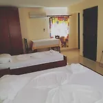 מלון Kompleksi Turistik Edir אוריקום